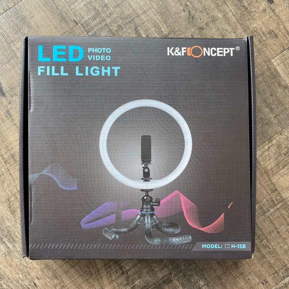 LED ring light with stand and phone holder. Good as new. - Picture 5 of 13